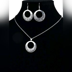 Necklace set